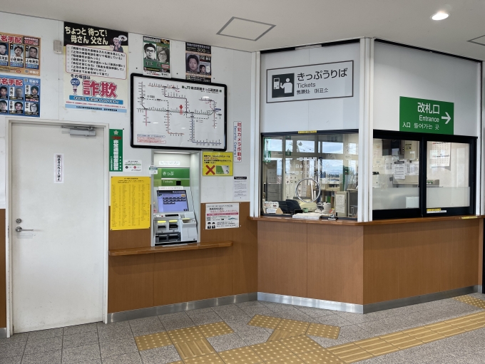 鉄道乗車記録の写真:駅舎・駅施設、様子(2)        「盛岡支社では数少ないPOS端末設置駅でもある。」
