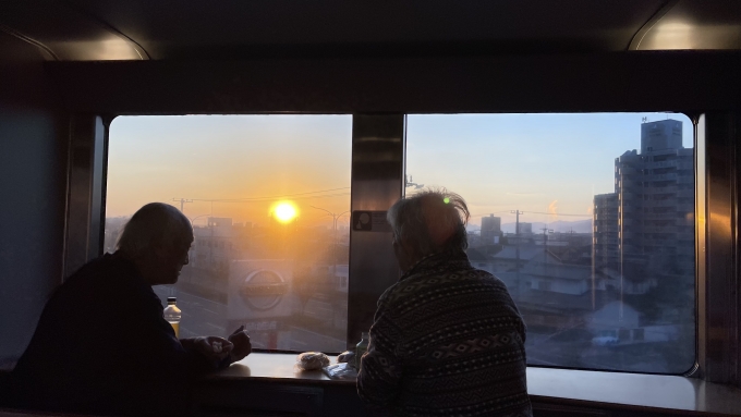 鉄道乗車記録の写真:車窓・風景(1)          「岡山を発車してすぐ、綺麗な日の出を見ることができた。」