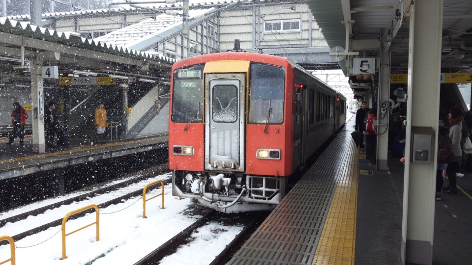 鉄道乗車記録「猪谷駅から富山駅」乗車した列車(外観)の写真(4) by ハリー。 撮影日時:2013年12月28日
