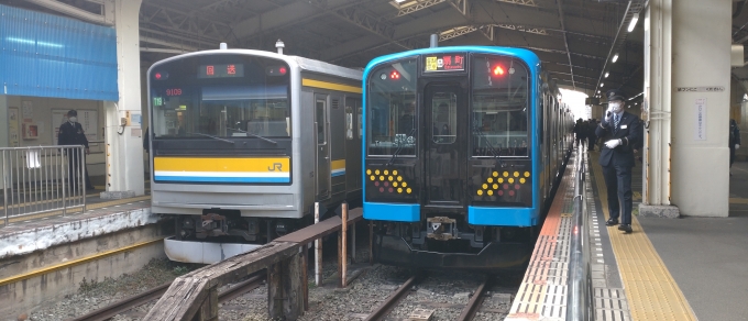 鉄道乗車記録の写真:乗車した列車(外観)(1)     「鶴見にて車両交換、鶴見線E131系による営業運転1番列車」
