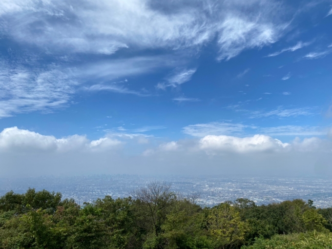 鉄道乗車記録の写真(6)        「生駒山上遊園地からの大阪平野の眺め。（雲の影響で少し霞んでいますが…）」