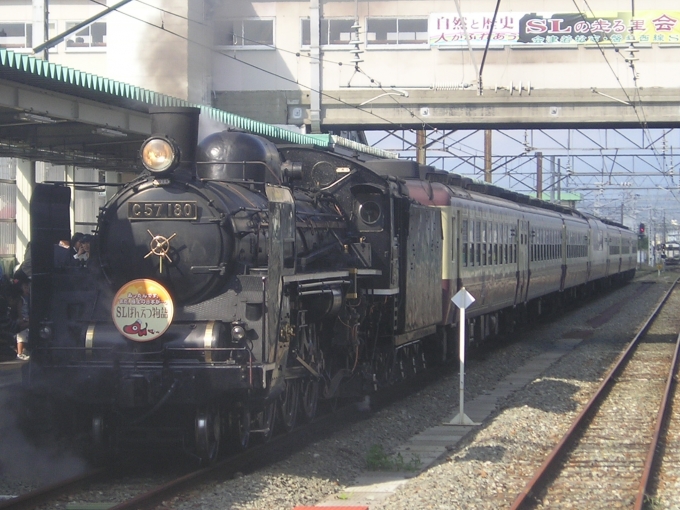 鉄道乗車記録の写真:乗車した列車(外観)(3)        「昼食の後、喜多方駅に戻ったら10分も経たないうちに「ばん物」が来ることが分かり、その場で切符を購入して若松まで乗車しました。」
