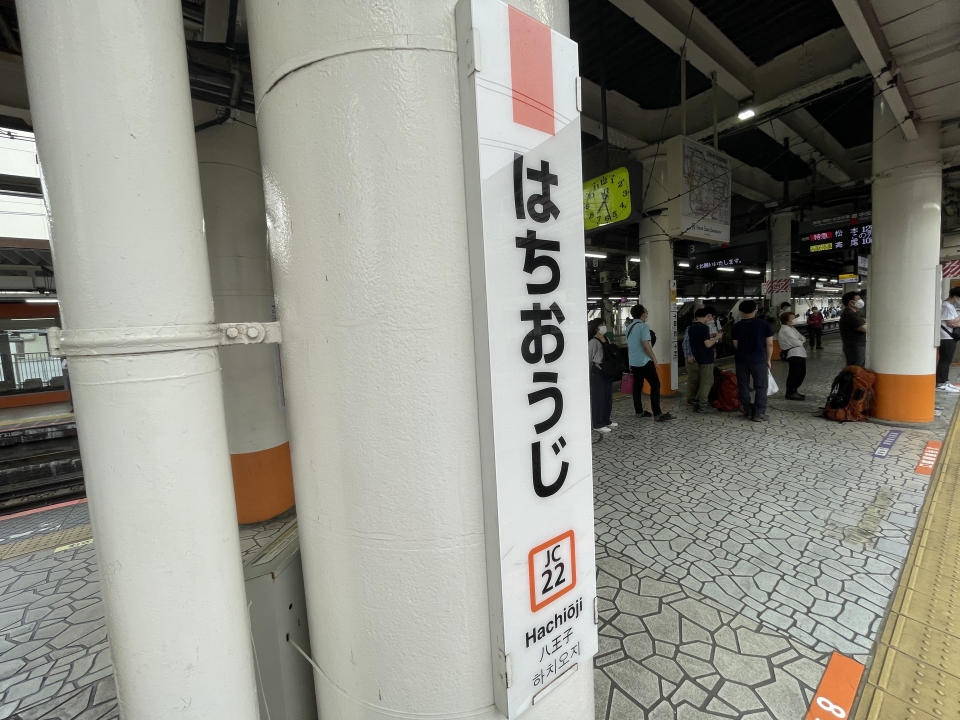 鉄道乗車記録「八王子駅から松本駅」駅名看板の写真(4) by ケンイチ 撮影日時:2022年06月18日