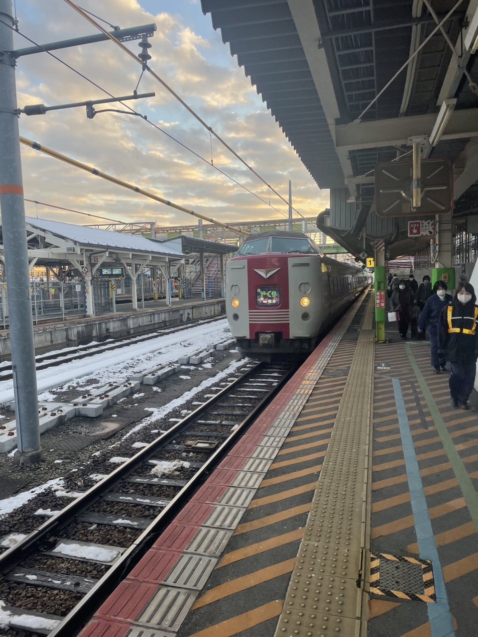 鉄道乗車記録「米子駅から岡山駅」乗車した列車(外観)の写真(2) by ケンイチ 撮影日時:2021年12月28日