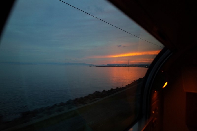 鉄道乗車記録の写真:車窓・風景(3)        「暮れ行く噴火湾」
