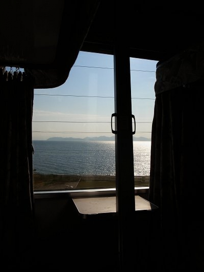 鉄道乗車記録の写真:車窓・風景(10)        「朝の琵琶湖畔。」