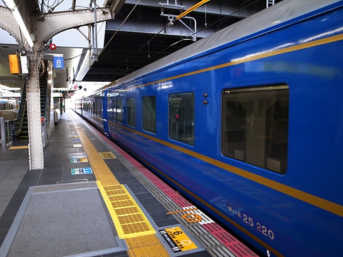鉄道乗車記録の写真:乗車した列車(外観)(12)        「日本海で行く、青森往復弾丸旅行も無事に終了。」
