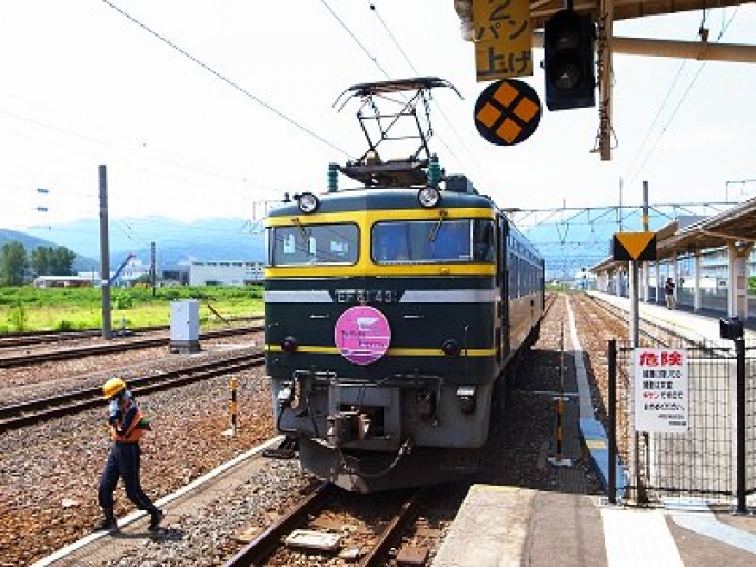 鉄道乗車記録の写真:乗車した列車(外観)(11)        「敦賀では機関車交換」