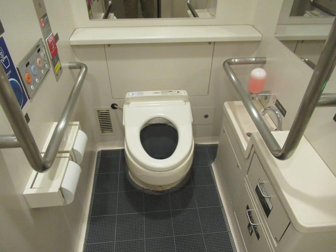 鉄道乗車記録の写真:車内設備、様子(9)        「トイレもきれい」