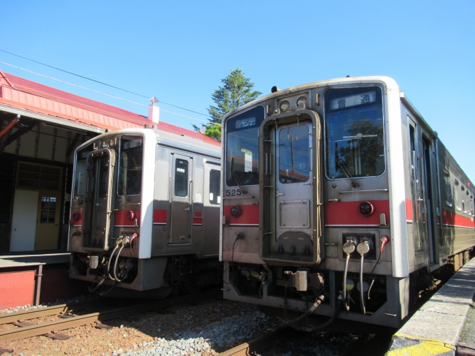 鉄道乗車記録の写真:乗車した列車(外観)(22)        「キハ54同士のすれ違い」