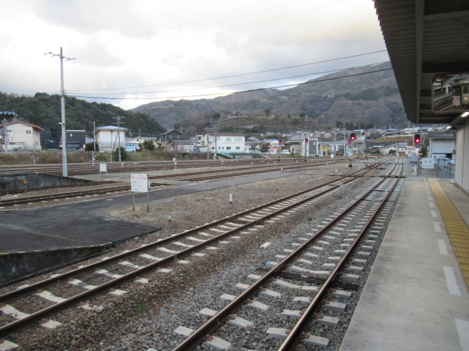 鉄道乗車記録の写真:駅舎・駅施設、様子(3)        「ここも昔はもっと多くの列車がでいりしていたんだろうなあ。」