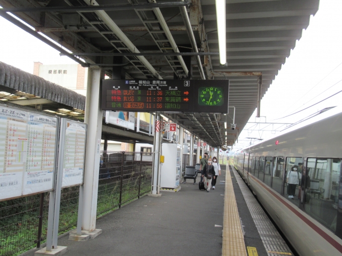 鉄道乗車記録の写真:駅舎・駅施設、様子(11)        「綾部駅で、「はしだて」と「まいづる」を切り離す。」