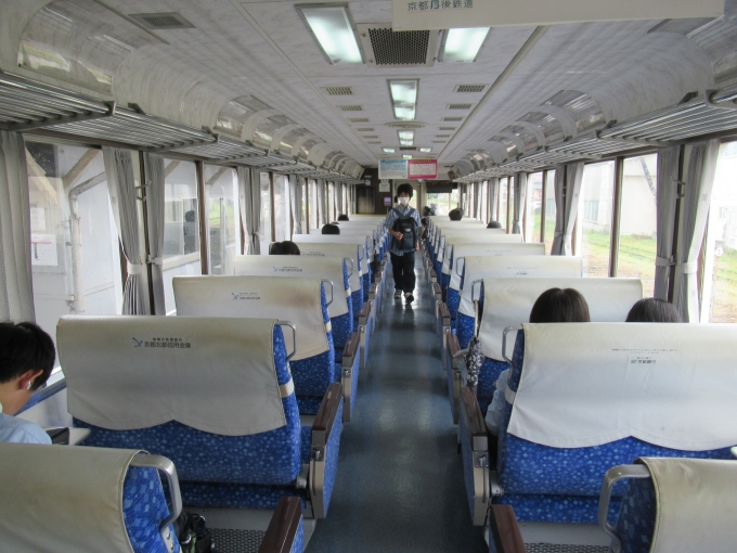 鉄道乗車記録の写真:車内設備、様子(5)        「通学生、観光客、鉄オタでまあままの乗車率。」