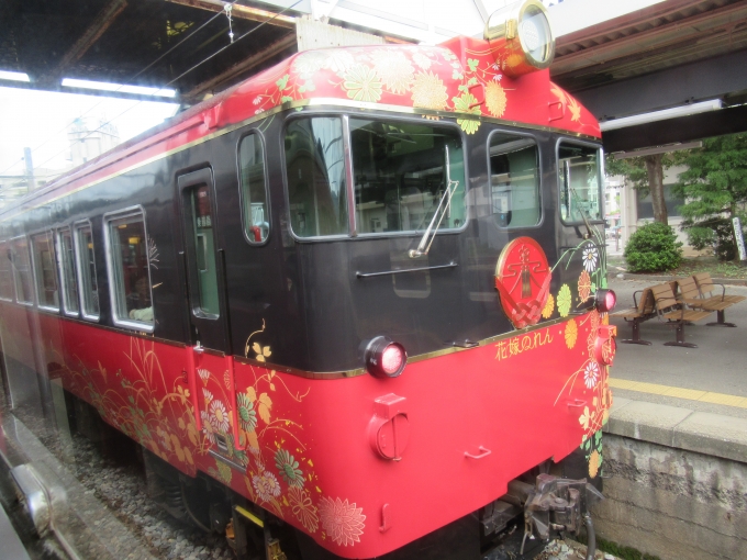 鉄道乗車記録の写真:列車・車両の様子(未乗車)(6)        「すれ違う「花嫁のれん」」