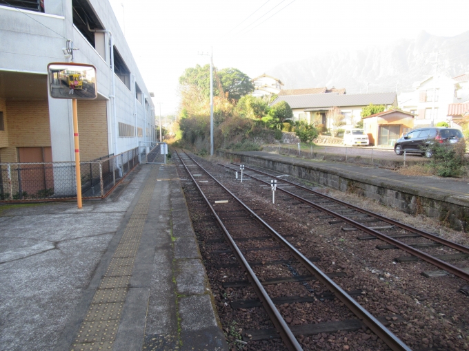 鉄道乗車記録の写真:駅舎・駅施設、様子(1)        「加津佐駅まで伸びていた名残？」