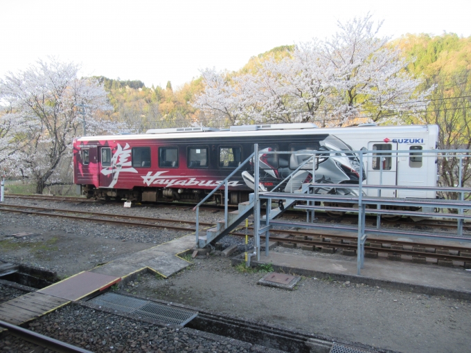 鉄道乗車記録の写真:列車・車両の様子(未乗車)(9)        「隼ラッピング車両」