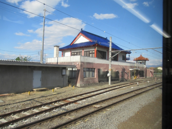 鉄道乗車記録の写真:駅舎・駅施設、様子(10)        「レンガの建物が特徴的な駅舎」