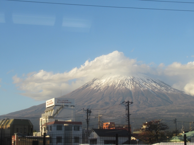 鉄道乗車記録の写真:車窓・風景(16)        「傘がかかった富士山」