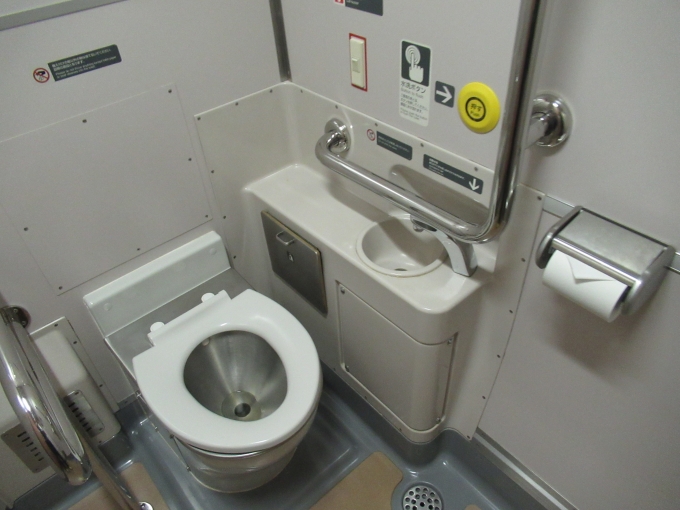 鉄道乗車記録の写真:車内設備、様子(7)        「トイレ」