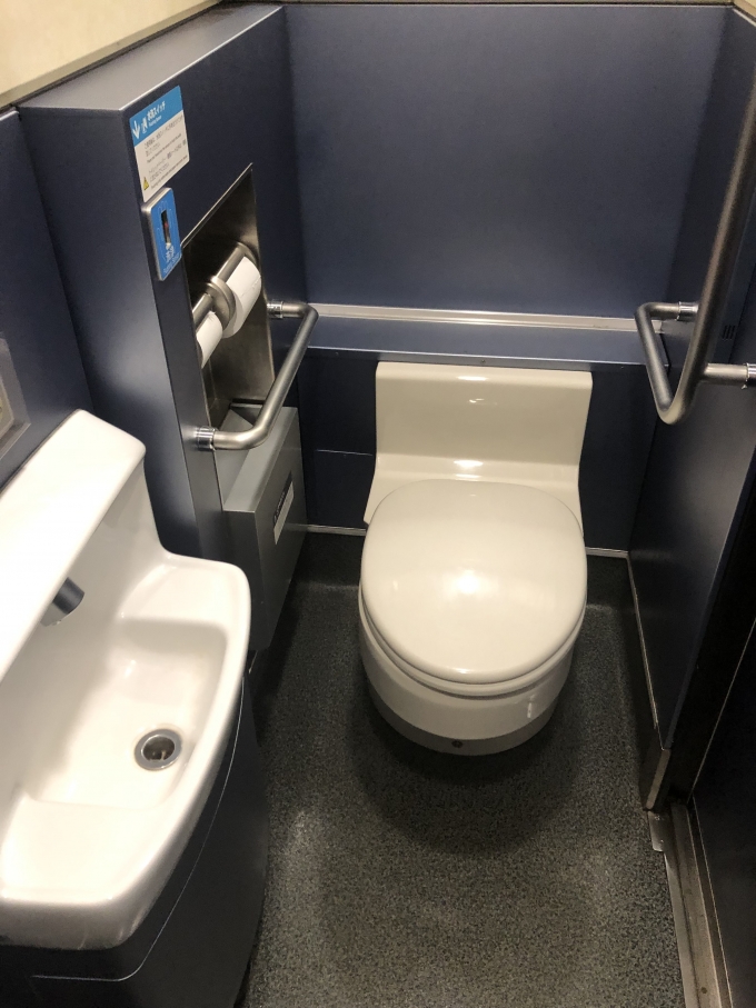 鉄道乗車記録の写真:車内設備、様子(3)        「トイレ」
