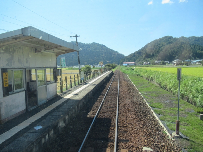 鉄道乗車記録の写真:駅舎・駅施設、様子(14)        「直線が続く」