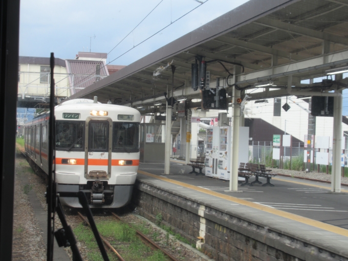 鉄道乗車記録の写真:列車・車両の様子(未乗車)(6)        「御殿場駅で、すれ違う車両」