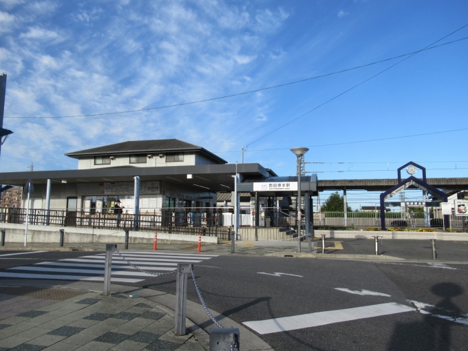 鉄道乗車記録の写真:駅舎・駅施設、様子(1)        「田原本駅と西田原本駅はすぐ近く。駅前もきれい。
」