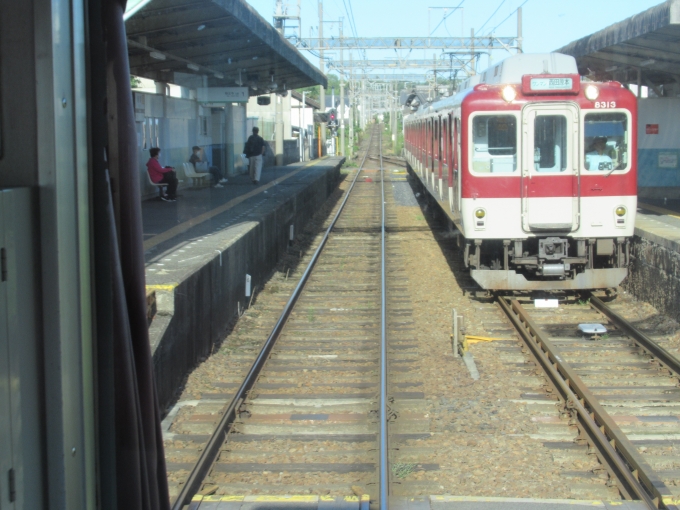 鉄道乗車記録の写真:駅舎・駅施設、様子(9)        「駅での反対側列車とすれ違い」