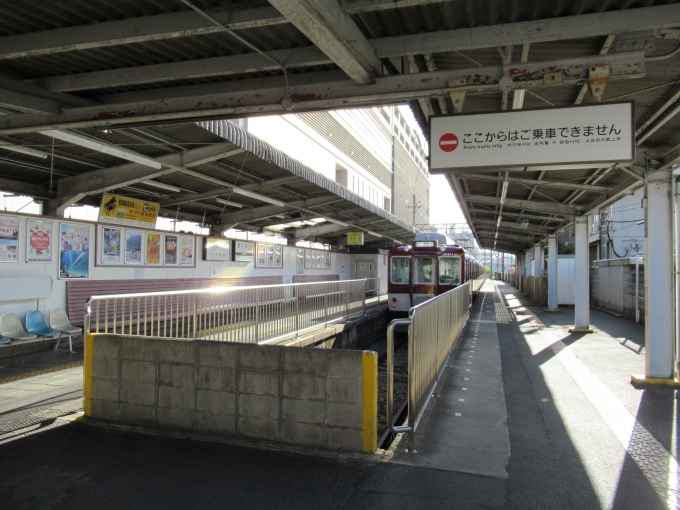 鉄道乗車記録の写真:駅舎・駅施設、様子(15)        「2面1線の頭端式ホーム。降車と乗車が別になっている。」
