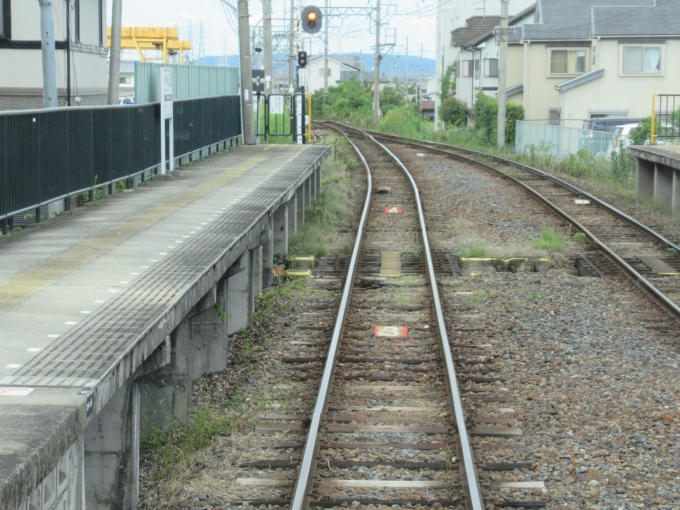 鉄道乗車記録の写真:駅舎・駅施設、様子(6)        「たった数分の駅間でもすれ違えるようになっている」