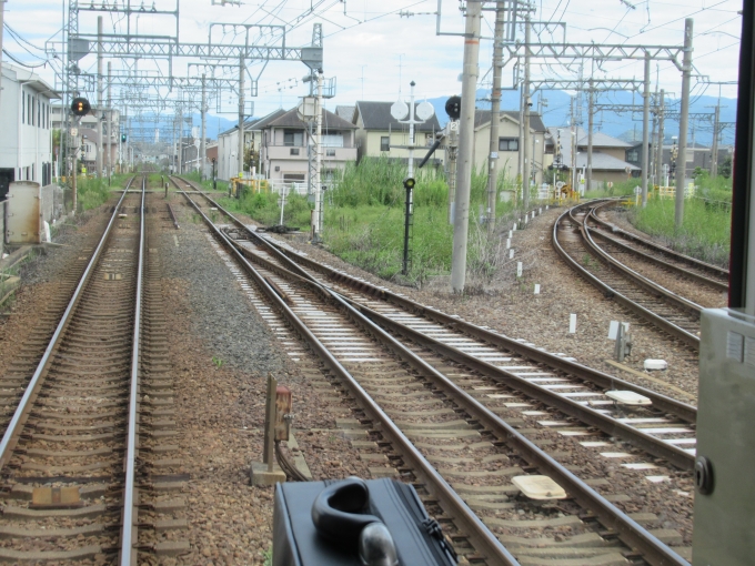鉄道乗車記録の写真:駅舎・駅施設、様子(1)        「右側は御所線」