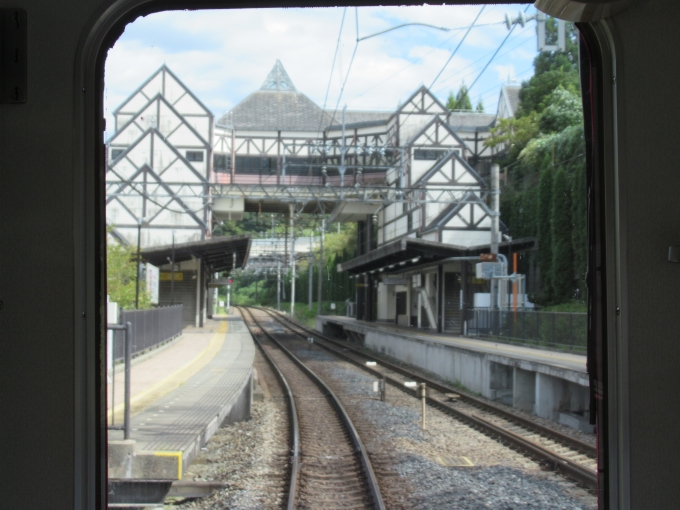 鉄道乗車記録の写真:駅舎・駅施設、様子(13)        「とがった屋根が特徴的な福神駅」