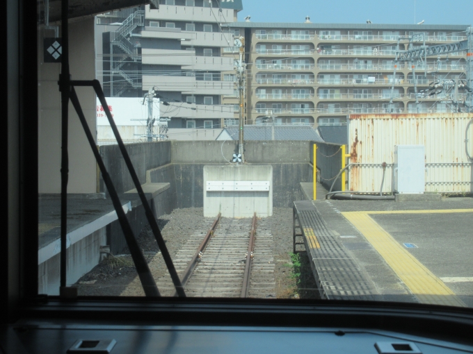 鉄道乗車記録の写真:駅舎・駅施設、様子(2)        「奥には南海線の架線が見える。」