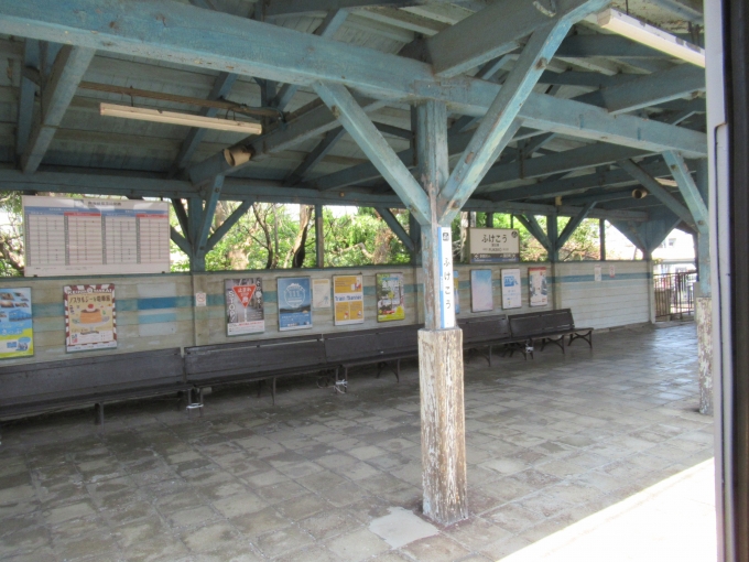 鉄道乗車記録の写真:駅舎・駅施設、様子(9)        「古い駅舎。昔のままかも。」