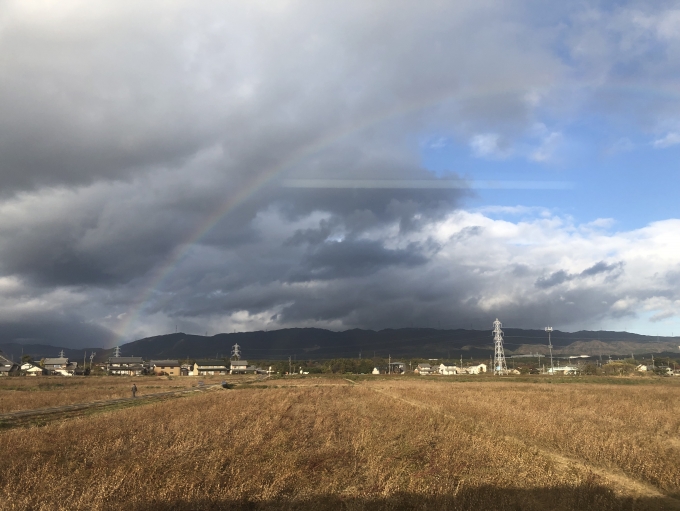 鉄道乗車記録の写真:車窓・風景(9)        「小雨が降ってきたと思ったら虹が見えた」