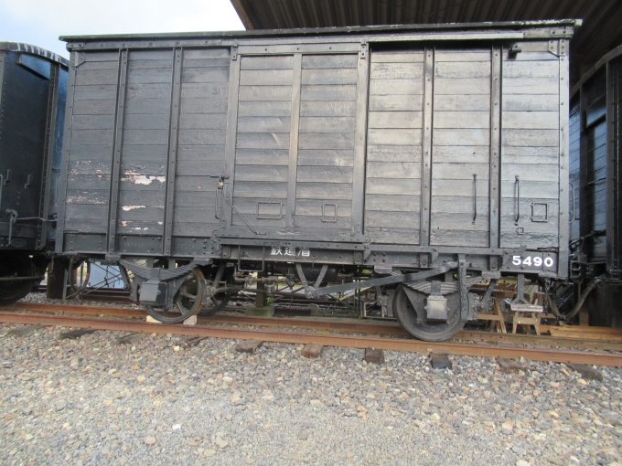 鉄道乗車記録の写真:駅舎・駅施設、様子(5)        「木造貨車。鉄道省の文字が時代を語る」