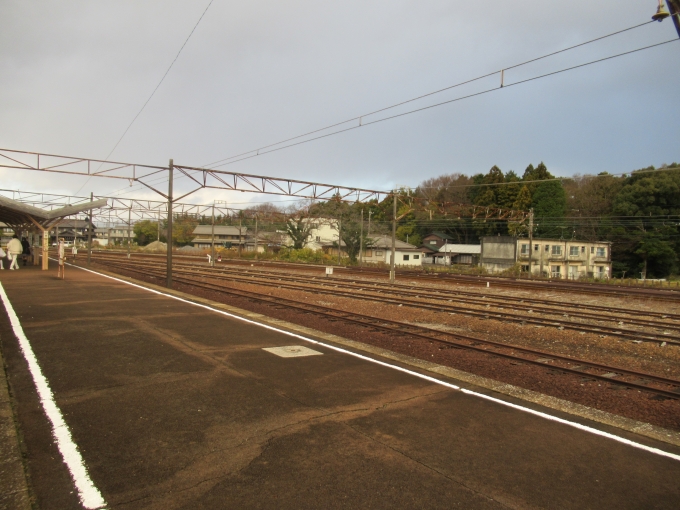 鉄道乗車記録の写真:駅舎・駅施設、様子(9)        「貨物用の広いスペース」