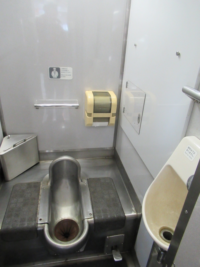 鉄道乗車記録の写真:車内設備、様子(7)        「手洗いなどリニューアルされている」