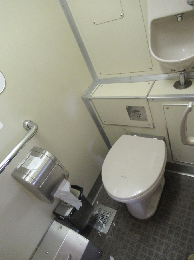 鉄道乗車記録の写真:車内設備、様子(6)        「洋式トイレ」