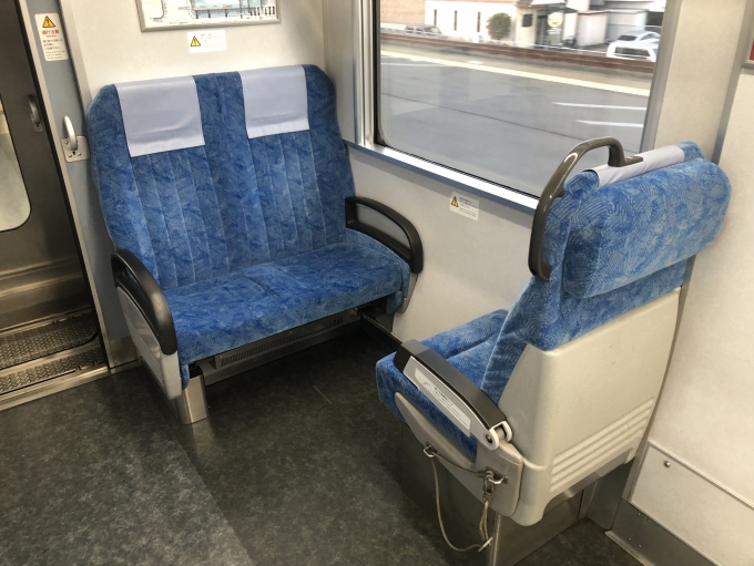 鉄道乗車記録の写真:車内設備、様子(3)        「車椅子用のロープがある」