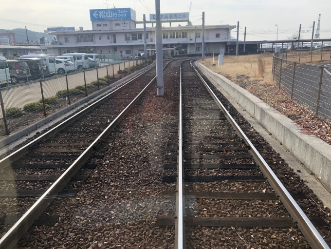 鉄道乗車記録の写真:車窓・風景(7)        「広島港を出てすぐは、専用路線を走る」