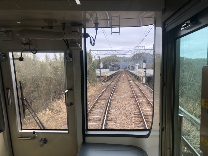 鉄道乗車記録の写真:車窓・風景(2)        「知多奥田で対抗車両とすれ違い」