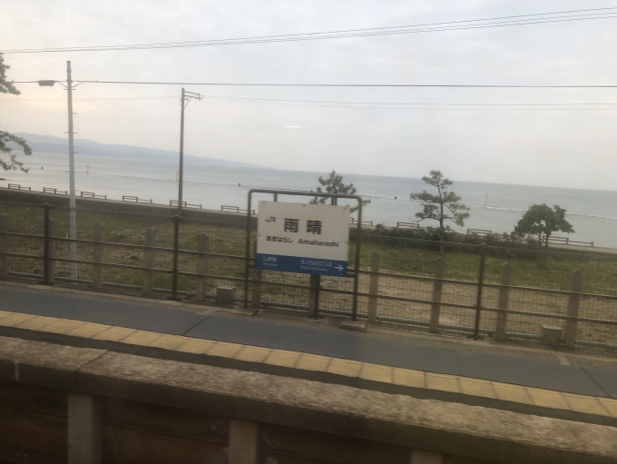 鉄道乗車記録の写真:駅舎・駅施設、様子(5)        「海に近い駅」
