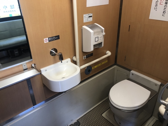 鉄道乗車記録の写真:車内設備、様子(4)        「トイレがきれい」