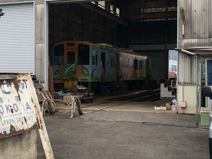 鉄道乗車記録の写真:列車・車両の様子(未乗車)(3)        「本巣駅倉庫にあった車両。どうなるのだろう。」