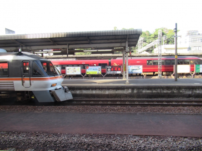 鉄道乗車記録の写真:列車・車両の様子(未乗車)(2)        「上り「南紀」と後ろに「ひのとり」」