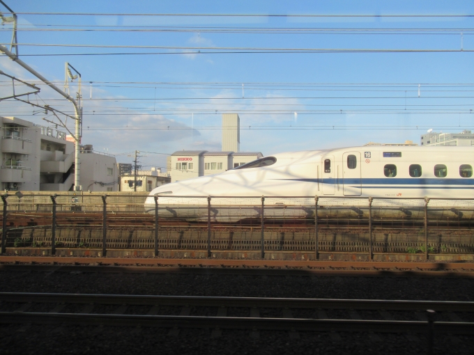 鉄道乗車記録の写真:列車・車両の様子(未乗車)(2)        「併走するN700A」