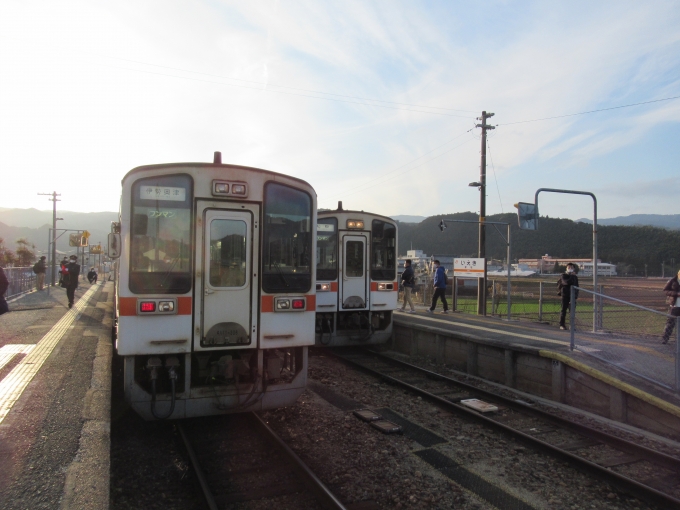 鉄道乗車記録の写真:乗車した列車(外観)(7)        「この駅ですれ違い」