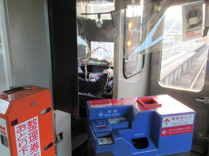 鉄道乗車記録の写真:車内設備、様子(10)        「スタフ閉塞？色が白と赤です」
