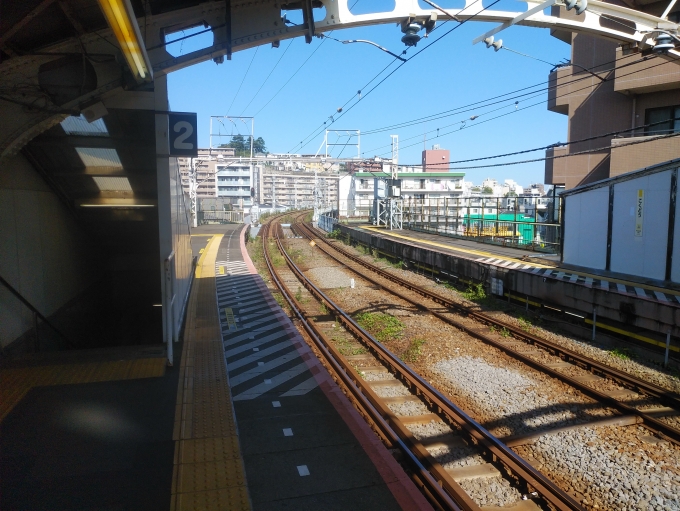鉄道乗車記録の写真:駅舎・駅施設、様子(2)     「鶴見方向を臨む」